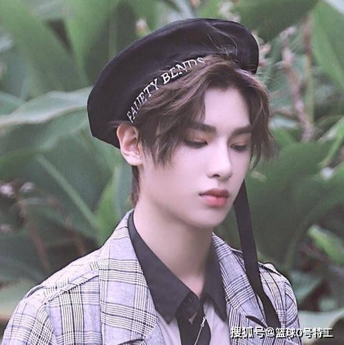 娱乐圈吃瓜直播间黄明昊,娱乐圈吃瓜直播间的焦点人物 第1张 娱乐圈吃瓜直播间黄明昊,娱乐圈吃瓜直播间的焦点人物 第1张